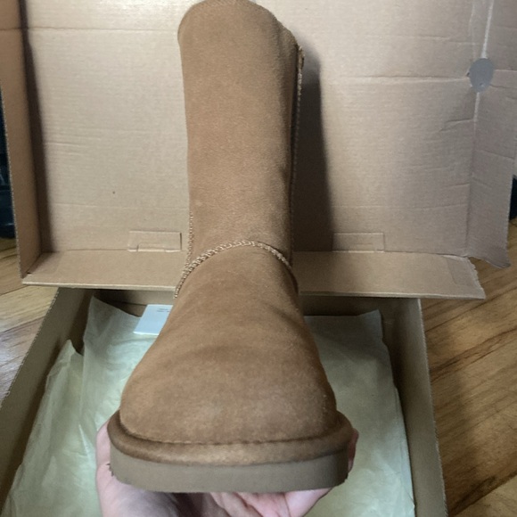 Good used condition UGG Classic Short - Picture 9 of 10